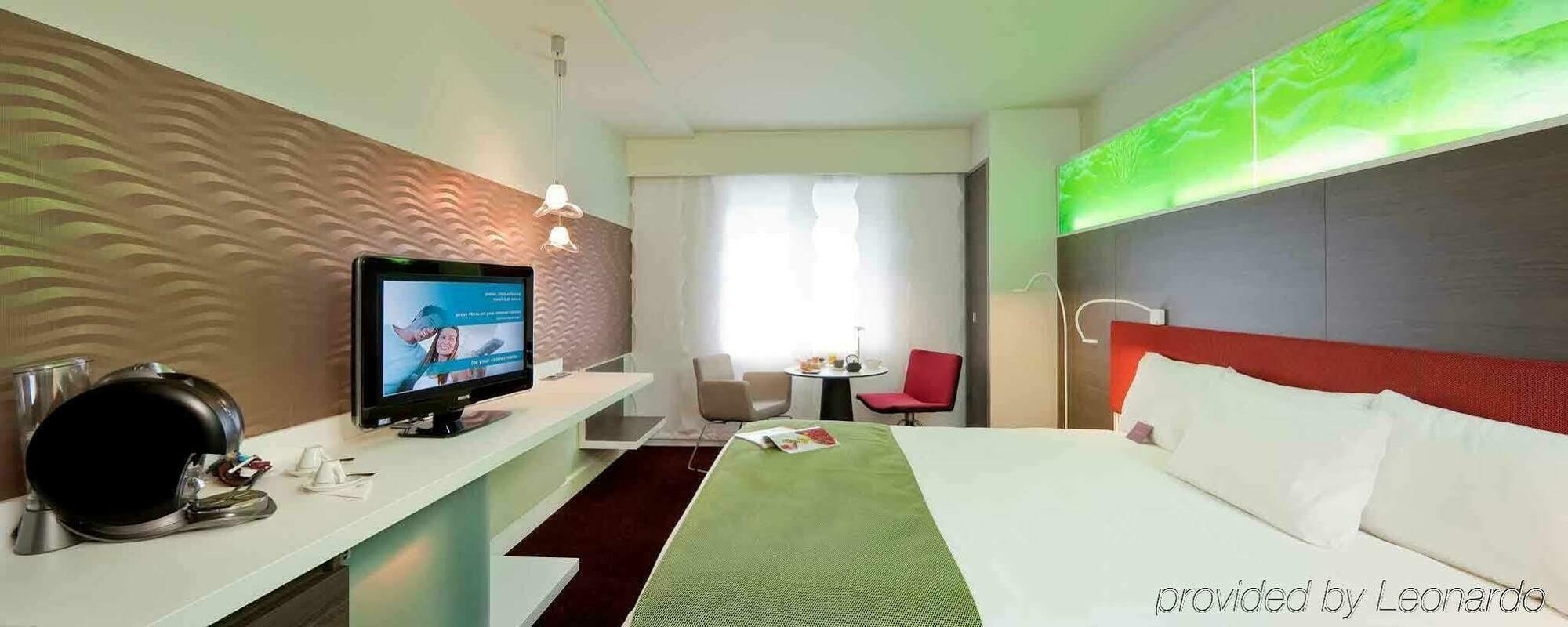 Mercure Paris La Defense Grande Arche Nanterre Rom bilde
